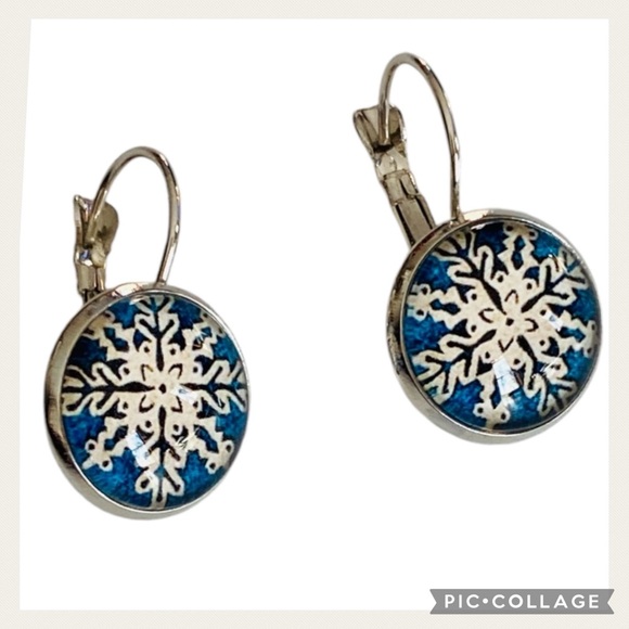 NEW Blue & White Stunning Round Snowflake Earrings - Picture 2 of 6